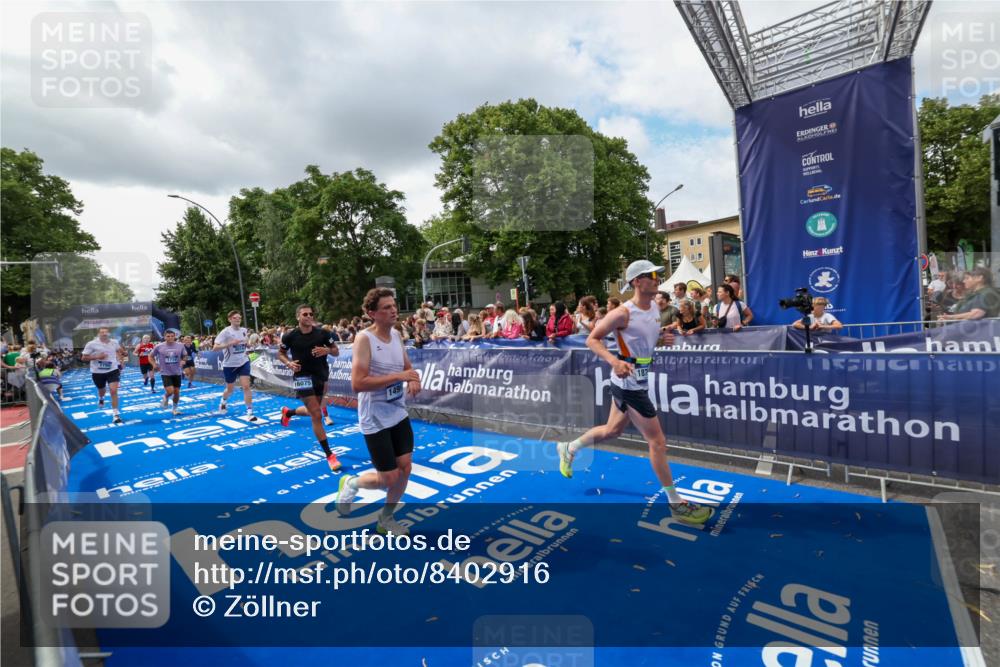 29.06.2025 - hella hamburg halbmarathon Zöllner http://msf.ph/oto/8402916 29.06.2025 10:38:32 Ziel 1710, 2745, 3014, 3790, 8571, 14905, 14992, 16075, 16280, 18357, 18761 meine-sportfotos.de