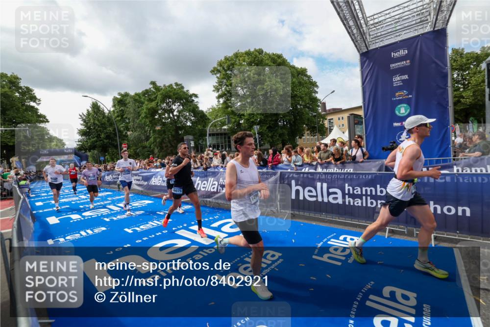 29.06.2025 - hella hamburg halbmarathon Zöllner http://msf.ph/oto/8402921 29.06.2025 10:38:32 Ziel 1710, 2745, 3014, 3790, 8571, 14905, 14992, 16075, 16280, 18357, 18761 meine-sportfotos.de