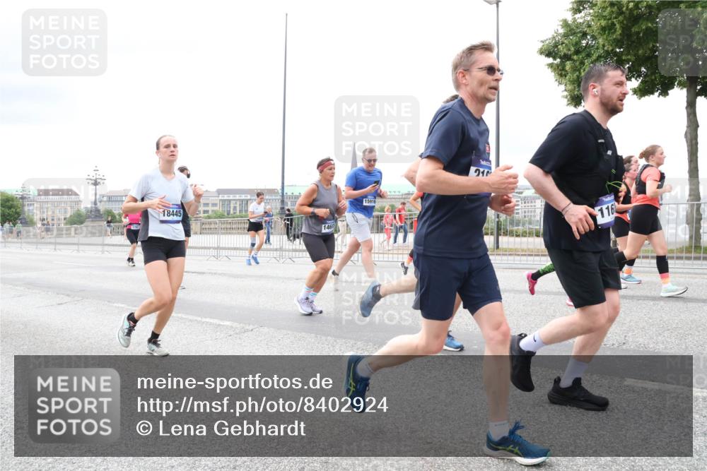 29.06.2025 - hella hamburg halbmarathon Lena Gebhardt http://msf.ph/oto/8402924 29.06.2025 10:58:18 Lombardsbrücke 18445, 146, 15916, 21, 116, 1001, 1388, 1646, 1845, 2043, 2169, 2273, 2275, 2449, 2900, 3540, 3644, 3868, 3936, 4117, 4429, 5104, 5159, 5655, 5676, 5732, 5782, 5988, 6010, 6316, 6337, 6825, 7193, 7262, 7556, 7617, 7664, 7783, 7870, 7933, 7977, 7990, 8076, 8439, 8440, 8441, 8442, 8474, 8512, 8701, 8713, 8773, 8888, 9123, 9180, 9225, 9239, 9319, 9398, 9436, 9481, 9636, 9832, 9889, 10498 meine-sportfotos.de