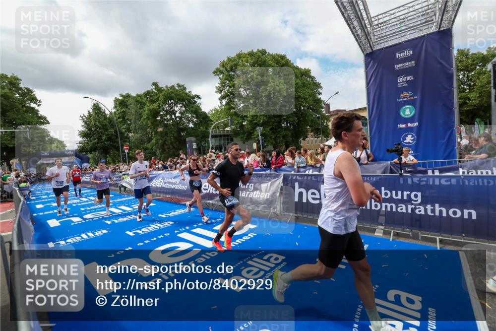 29.06.2025 - hella hamburg halbmarathon Zöllner http://msf.ph/oto/8402929 29.06.2025 10:38:32 Ziel 1710, 2745, 3014, 3790, 8571, 14905, 14992, 16075, 16280, 18357, 18761 meine-sportfotos.de