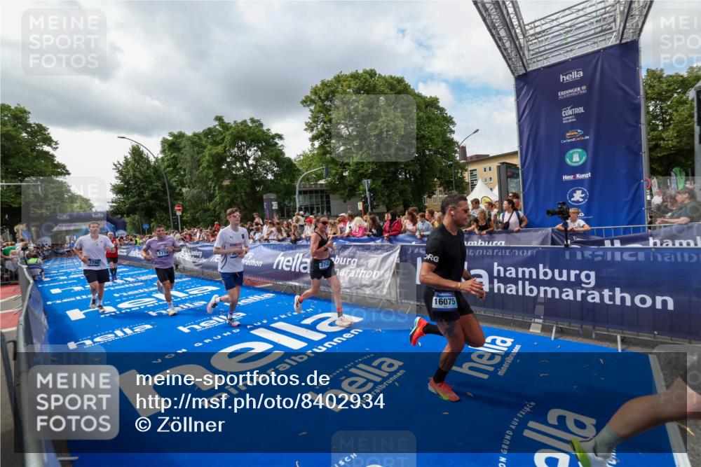 29.06.2025 - hella hamburg halbmarathon Zöllner http://msf.ph/oto/8402934 29.06.2025 10:38:33 Ziel 1710, 2745, 3014, 3790, 8571, 14905, 14992, 16075, 16280, 18357 meine-sportfotos.de