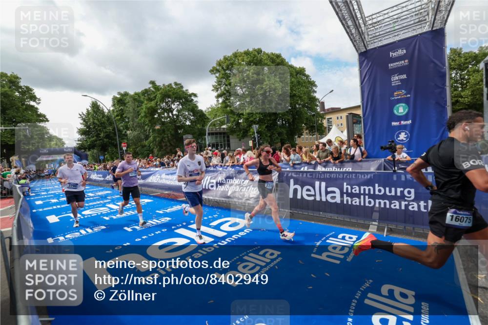 29.06.2025 - hella hamburg halbmarathon Zöllner http://msf.ph/oto/8402949 29.06.2025 10:38:33 Ziel 1710, 2745, 3014, 3790, 8571, 14905, 14992, 16075, 16280, 18357 meine-sportfotos.de