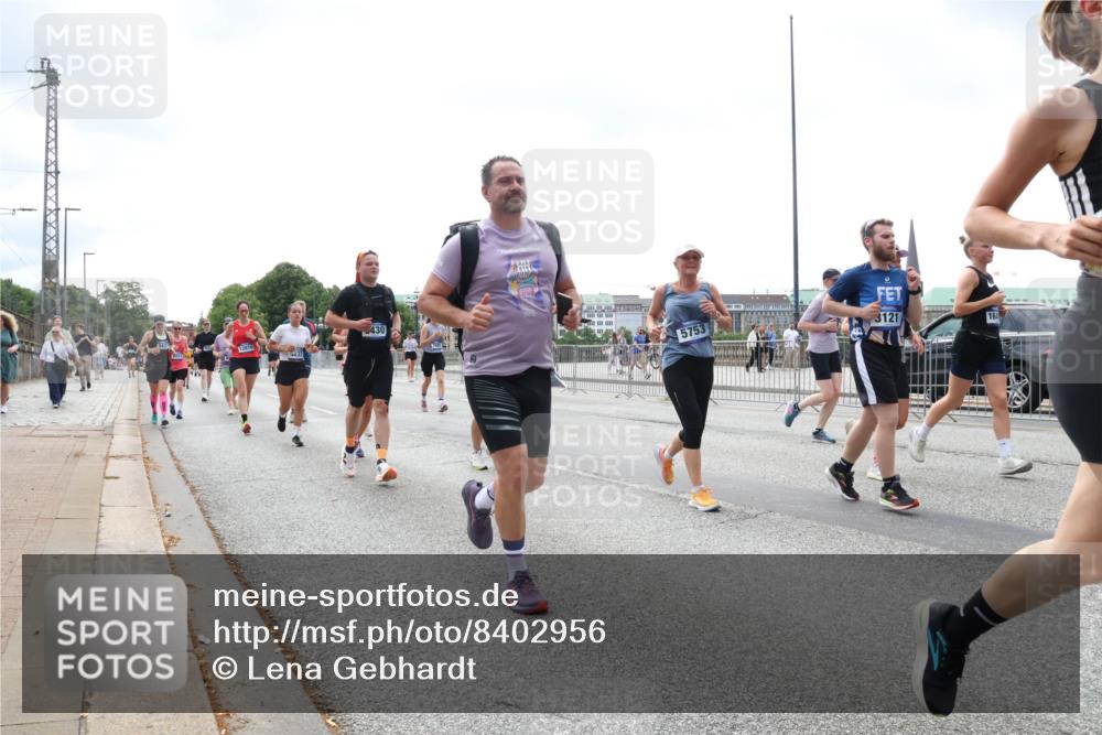 29.06.2025 - hella hamburg halbmarathon Lena Gebhardt http://msf.ph/oto/8402956 29.06.2025 10:40:57 Lombardsbrücke 430, 12610, 5753, 3121, 164, 1075, 1317, 1323, 1731, 2042, 2173, 2206, 2299, 2762, 2763, 2805, 2858, 3121, 3306, 3432, 3694, 4044, 4234, 4411, 4412, 4530, 4612, 4638, 4774, 4775, 4906, 4972, 5059, 5086, 5225, 5549, 5702, 5753, 6088, 6098, 6163, 6229, 6278, 6280, 6289, 6474, 6842, 7293, 7661, 7829, 7956, 8053, 8054, 8378, 8385, 8391, 8429, 8430, 8751, 8769, 8878, 9009, 9237, 9962, 10269, 10407, 10644, 10835, 11053 meine-sportfotos.de