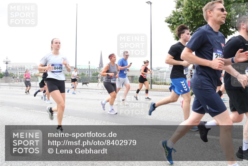 29.06.2025 - hella hamburg halbmarathon Lena Gebhardt http://msf.ph/oto/8402979 29.06.2025 10:58:19 Lombardsbrücke 8445, 146, 84, 726, 210, 1001, 1388, 1646, 1845, 2043, 2169, 2273, 2275, 2449, 3540, 3644, 3868, 3936, 4117, 4429, 5104, 5159, 5655, 5676, 5732, 5782, 5988, 6010, 6316, 6337, 6825, 7193, 7262, 7556, 7617, 7664, 7783, 7870, 7933, 7977, 7990, 8076, 8439, 8440, 8441, 8442, 8474, 8512, 8701, 8713, 8773, 8888, 9123, 9180, 9225, 9239, 9319, 9398, 9436, 9481, 9636, 9832, 9889, 10498 meine-sportfotos.de