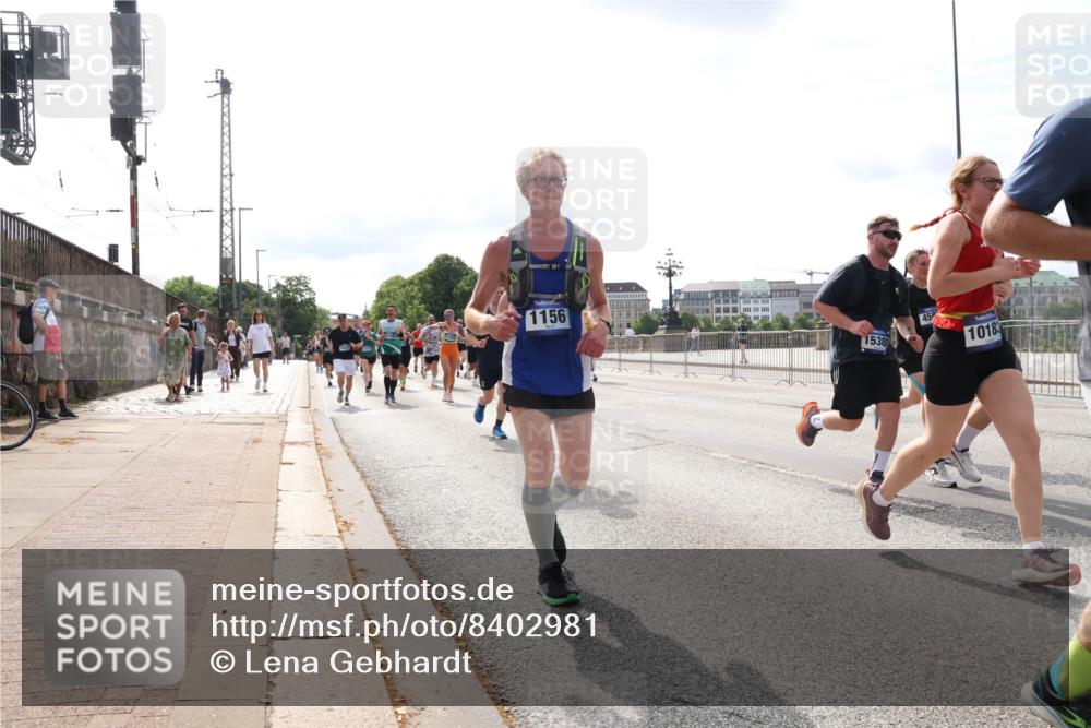 29.06.2025 - hella hamburg halbmarathon Lena Gebhardt http://msf.ph/oto/8402981 29.06.2025 10:16:22 Lombardsbrücke 1156, 1538, 45, 10183, 1156, 1212, 1244, 1308, 1599, 1651, 1825, 2071, 2076, 2165, 2347, 2436, 2803, 2835, 2912, 3030, 3134, 3156, 3484, 3648, 3687, 4478, 4583, 4637, 4828, 5046, 5294, 5423, 6024, 6488, 7158, 7358, 7753, 7897, 8169, 8274, 8295, 8317, 8554, 8597, 8645, 8707, 8746, 8847, 8857, 8885, 9601, 9628, 9664, 9675, 9784, 9802, 9810, 9881, 10076, 10107, 10139, 10141, 10183, 10292, 10844, 10990, 11113, 11303, 11344, 11345, 11478, 11774, 11783, 11818, 12427 meine-sportfotos.de
