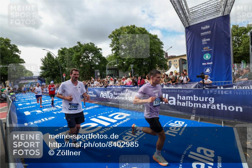 29.06.2025 - hella hamburg halbmarathon Zöllner http://msf.ph/oto/8402985 29.06.2025 10:38:34 Ziel 1710, 2745, 3014, 3790, 8571, 11379, 14905, 16280, 18357 meine-sportfotos.de
