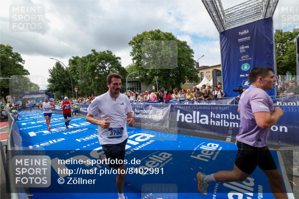 29.06.2025 - hella hamburg halbmarathon Zöllner http://msf.ph/oto/8402991 29.06.2025 10:38:34 Ziel 1710, 2745, 3014, 3790, 8571, 11379, 14905, 16280, 18357 meine-sportfotos.de
