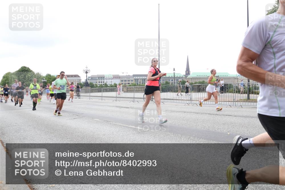 29.06.2025 - hella hamburg halbmarathon Lena Gebhardt http://msf.ph/oto/8402993 29.06.2025 10:50:08 Lombardsbrücke 9, 1040, 1041, 1259, 1487, 1511, 1828, 1888, 2047, 2212, 2466, 2862, 2997, 3203, 3680, 3701, 3710, 3805, 3897, 4090, 4168, 4870, 5076, 5119, 5694, 5749, 5751, 5997, 6680, 6830, 7366, 7677, 7679, 7721, 7722, 7755, 8065, 8254, 9015, 9162, 9605, 9940, 10060, 10286, 10403, 10617, 10683, 10704, 11030, 11426, 11696, 11716, 11760, 12079, 12124, 13127, 13128, 13309, 13381, 13744, 13764, 13846, 13887, 14144, 14505, 14545, 14591, 14692, 14940, 15230, 15626 meine-sportfotos.de