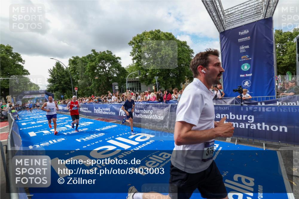 29.06.2025 - hella hamburg halbmarathon Zöllner http://msf.ph/oto/8403003 29.06.2025 10:38:35 Ziel 1710, 3790, 8571, 11379, 14905, 16280, 17154, 18357 meine-sportfotos.de