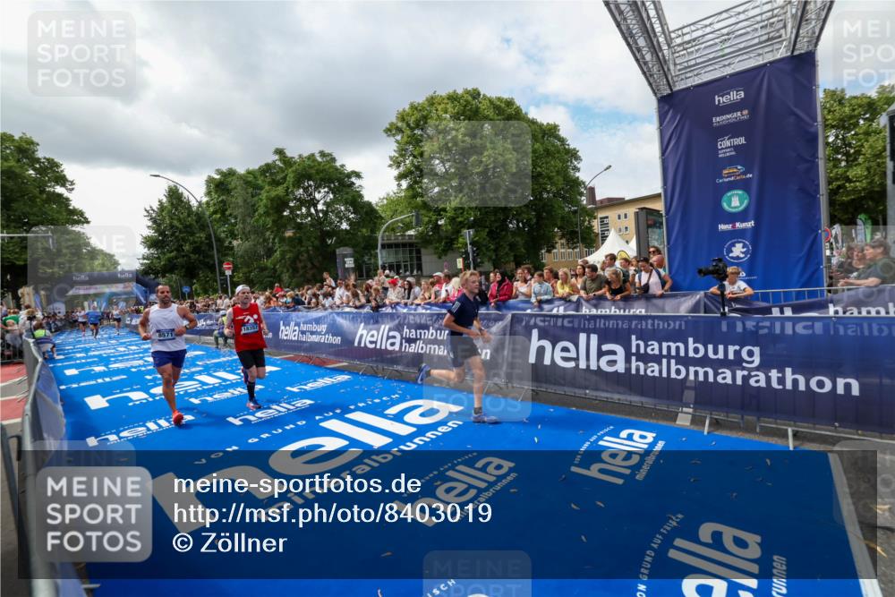 29.06.2025 - hella hamburg halbmarathon Zöllner http://msf.ph/oto/8403019 29.06.2025 10:38:35 Ziel 1710, 3790, 8571, 11379, 14905, 16280, 17154, 18357 meine-sportfotos.de