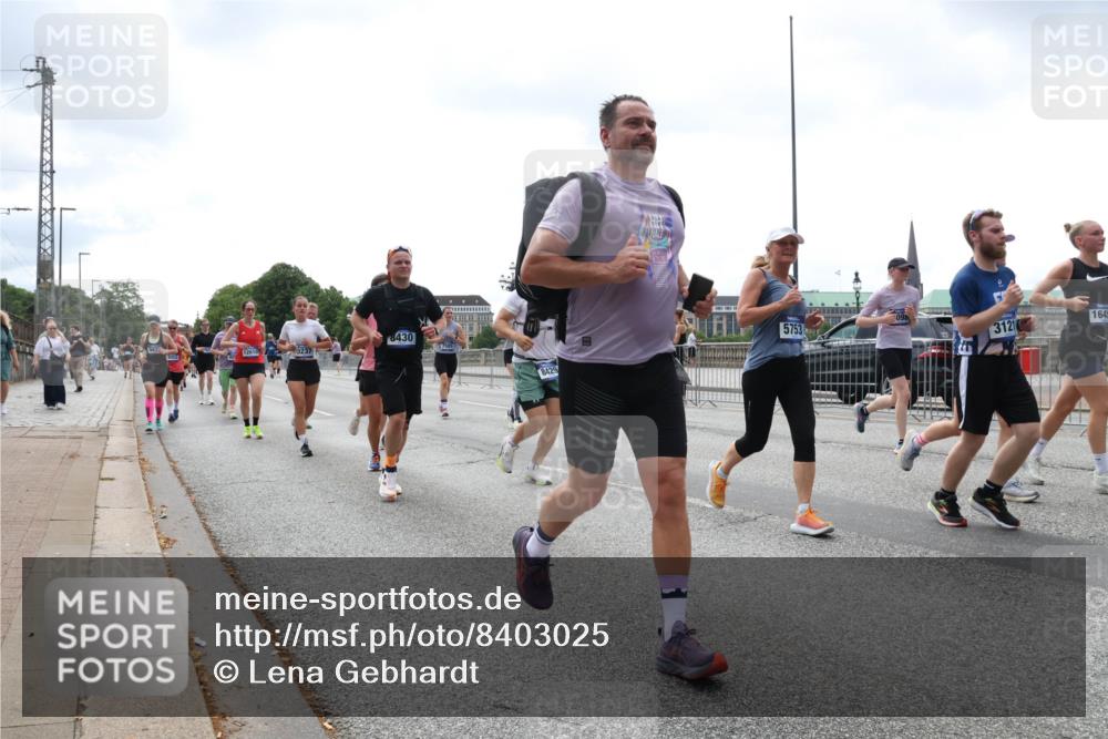 29.06.2025 - hella hamburg halbmarathon Lena Gebhardt http://msf.ph/oto/8403025 29.06.2025 10:40:57 Lombardsbrücke 8430, 19432, 12610, 8429, 5753, 3121, 1645, 1075, 1317, 1323, 1731, 2042, 2173, 2206, 2299, 2762, 2763, 2805, 2858, 3121, 3306, 3432, 3694, 4044, 4234, 4411, 4412, 4530, 4612, 4638, 4774, 4775, 4906, 4972, 5059, 5086, 5225, 5549, 5702, 5753, 6088, 6098, 6163, 6229, 6278, 6280, 6289, 6474, 6842, 7293, 7661, 7829, 7956, 8053, 8054, 8378, 8385, 8391, 8429, 8430, 8751, 8769, 8878, 9009, 9237, 9962, 10269, 10407, 10644, 10835, 11053 meine-sportfotos.de