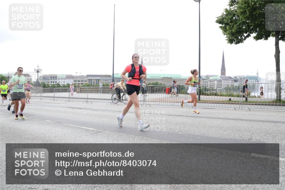 29.06.2025 - hella hamburg halbmarathon Lena Gebhardt http://msf.ph/oto/8403074 29.06.2025 10:50:08 Lombardsbrücke 15633, 1040, 1041, 1259, 1487, 1511, 1828, 1888, 2047, 2212, 2466, 2862, 2997, 3203, 3680, 3701, 3710, 3805, 3897, 4090, 4168, 4870, 5076, 5119, 5694, 5749, 5751, 5997, 6680, 6830, 7366, 7677, 7679, 7721, 7722, 7755, 8065, 8254, 9015, 9162, 9605, 9940, 10060, 10286, 10403, 10617, 10683, 10704, 11030, 11426, 11696, 11716, 11760, 12079, 12124, 13127, 13128, 13309, 13381, 13744, 13764, 13846, 13887, 14144, 14505, 14545, 14591, 14692, 14940, 15230, 15626 meine-sportfotos.de