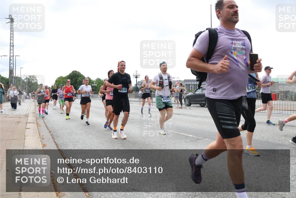 29.06.2025 - hella hamburg halbmarathon Lena Gebhardt http://msf.ph/oto/8403110 29.06.2025 10:40:57 Lombardsbrücke 8430, 7293, 12610, 9237, 28, 8429, 5753, 1075, 1317, 1323, 1731, 2042, 2173, 2206, 2299, 2762, 2763, 2805, 2858, 3121, 3306, 3432, 3694, 4044, 4234, 4411, 4412, 4530, 4612, 4638, 4774, 4775, 4906, 4972, 5059, 5086, 5225, 5549, 5702, 5753, 6088, 6098, 6163, 6229, 6278, 6280, 6289, 6474, 6842, 7293, 7661, 7829, 7956, 8053, 8054, 8378, 8385, 8391, 8429, 8430, 8751, 8769, 8878, 9009, 9237, 9962, 10269, 10407, 10644, 10835, 11053 meine-sportfotos.de
