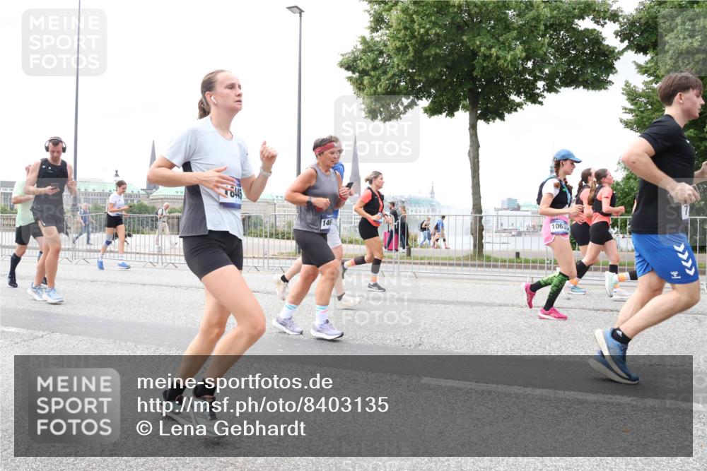 29.06.2025 - hella hamburg halbmarathon Lena Gebhardt http://msf.ph/oto/8403135 29.06.2025 10:58:19 Lombardsbrücke 146, 1063, 1001, 1388, 1646, 1845, 2043, 2169, 2273, 2275, 2449, 3540, 3644, 3868, 3936, 4117, 4429, 5104, 5159, 5655, 5676, 5732, 5782, 5988, 6010, 6316, 6337, 6825, 7193, 7262, 7556, 7617, 7664, 7783, 7870, 7933, 7977, 7990, 8076, 8439, 8440, 8441, 8442, 8474, 8512, 8701, 8713, 8773, 8888, 9123, 9180, 9225, 9239, 9319, 9398, 9436, 9481, 9636, 9832, 9889, 10498 meine-sportfotos.de
