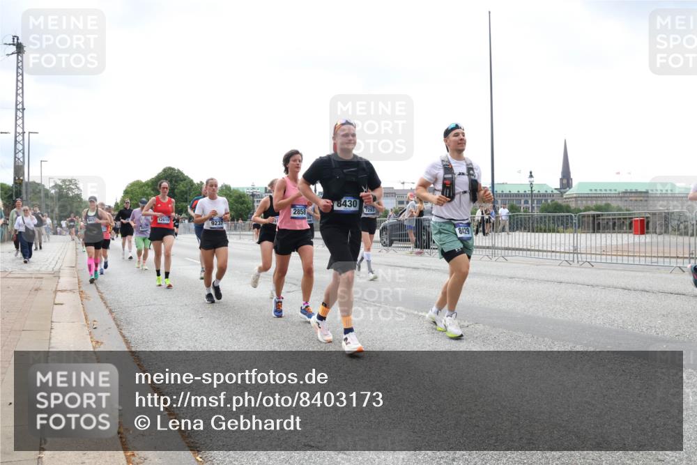29.06.2025 - hella hamburg halbmarathon Lena Gebhardt http://msf.ph/oto/8403173 29.06.2025 10:40:58 Lombardsbrücke 2858, 9432, 12610, 9237, 8430, 7293, 8429, 1075, 1317, 1323, 1731, 2042, 2173, 2206, 2299, 2762, 2763, 2805, 2858, 3121, 3306, 3432, 3694, 4044, 4234, 4411, 4412, 4530, 4612, 4638, 4774, 4775, 4906, 4972, 5059, 5086, 5225, 5549, 5753, 6088, 6098, 6163, 6278, 6280, 6289, 6474, 6842, 7293, 7661, 7821, 7829, 7956, 8053, 8054, 8378, 8385, 8429, 8430, 8751, 8769, 8878, 9009, 9237, 9962, 10269, 10407, 10644, 10835, 11053 meine-sportfotos.de
