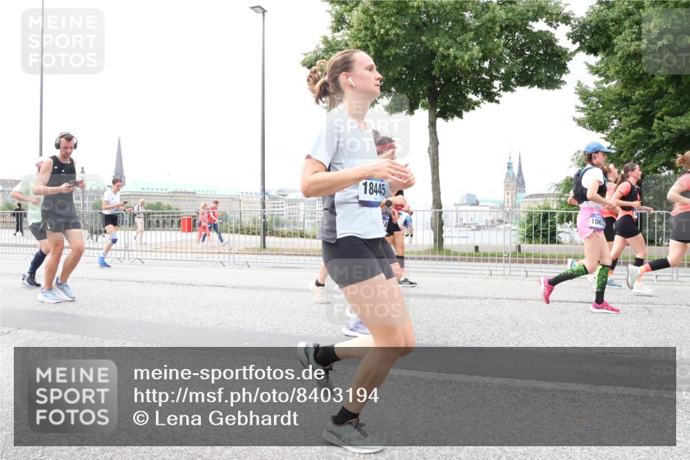 29.06.2025 - hella hamburg halbmarathon Lena Gebhardt http://msf.ph/oto/8403194 29.06.2025 10:58:20 Lombardsbrücke 18445, 106, 1001, 1326, 1388, 1646, 1845, 2043, 2169, 2273, 2275, 2449, 3540, 3644, 3868, 3936, 4117, 4429, 5104, 5159, 5655, 5676, 5732, 5782, 5988, 6010, 6316, 6337, 6825, 6927, 7262, 7556, 7617, 7664, 7783, 7870, 7933, 7977, 7990, 8076, 8439, 8440, 8441, 8442, 8512, 8592, 8701, 8713, 8888, 9123, 9180, 9225, 9239, 9319, 9398, 9436, 9481, 9636, 9832, 9889, 10498 meine-sportfotos.de