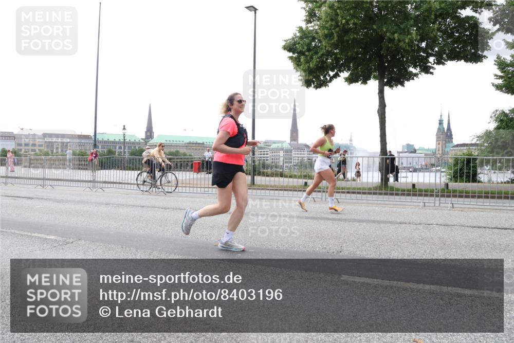 29.06.2025 - hella hamburg halbmarathon Lena Gebhardt http://msf.ph/oto/8403196 29.06.2025 10:50:09 Lombardsbrücke 1040, 1041, 1259, 1487, 1511, 1828, 1888, 2047, 2212, 2466, 2862, 2997, 3203, 3680, 3701, 3710, 3805, 3897, 4090, 4168, 4870, 5076, 5119, 5694, 5749, 5751, 5997, 6680, 6830, 7366, 7677, 7679, 7721, 7722, 7755, 8065, 8254, 9015, 9162, 9605, 9940, 10060, 10286, 10403, 10617, 10683, 11030, 11426, 11696, 11716, 11760, 12079, 12124, 13127, 13128, 13309, 13381, 13744, 13764, 13846, 13887, 14102, 14144, 14505, 14545, 14591, 14692, 14940, 15230, 15626 meine-sportfotos.de