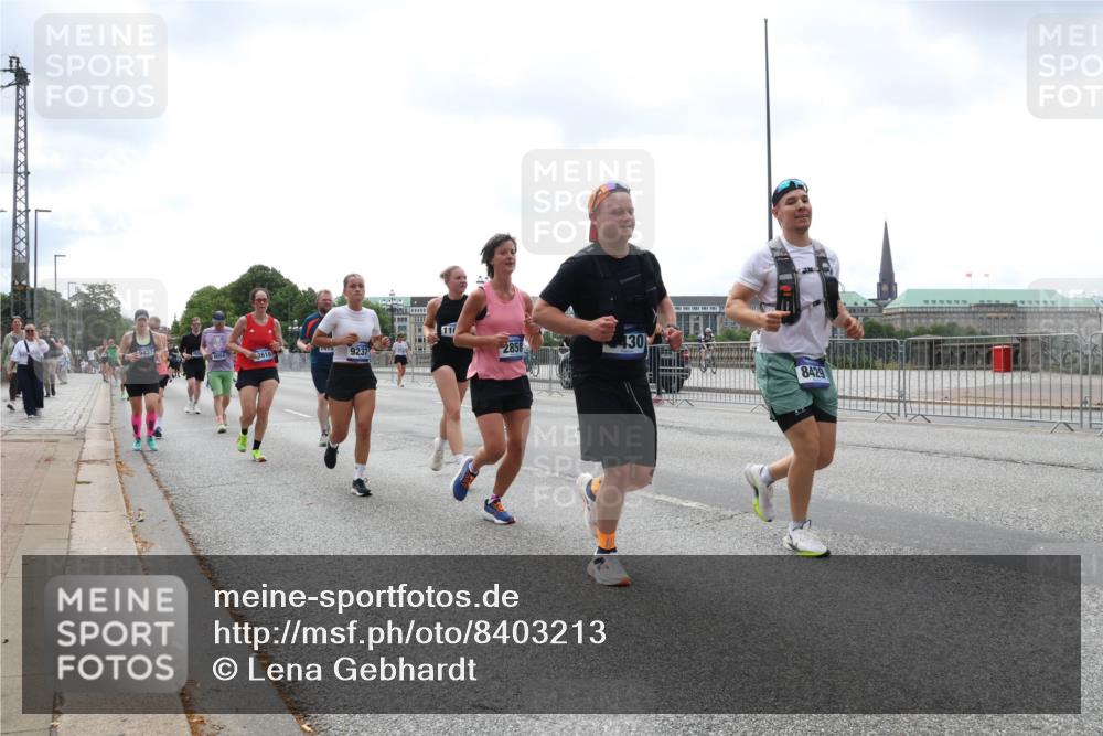 29.06.2025 - hella hamburg halbmarathon Lena Gebhardt http://msf.ph/oto/8403213 29.06.2025 10:40:58 Lombardsbrücke 9437, 11, 2610, 1913, 9237, 2858, 30, 8429, 1075, 1317, 1323, 1731, 2042, 2173, 2206, 2299, 2762, 2763, 2805, 2858, 3121, 3306, 3432, 3694, 4044, 4234, 4411, 4412, 4530, 4612, 4638, 4774, 4775, 4906, 4972, 5059, 5086, 5225, 5549, 5753, 6088, 6098, 6163, 6278, 6280, 6289, 6474, 6842, 7293, 7661, 7821, 7829, 7956, 8053, 8054, 8378, 8385, 8429, 8430, 8751, 8769, 8878, 9009, 9237, 9962, 10269, 10407, 10644, 10835, 11053 meine-sportfotos.de