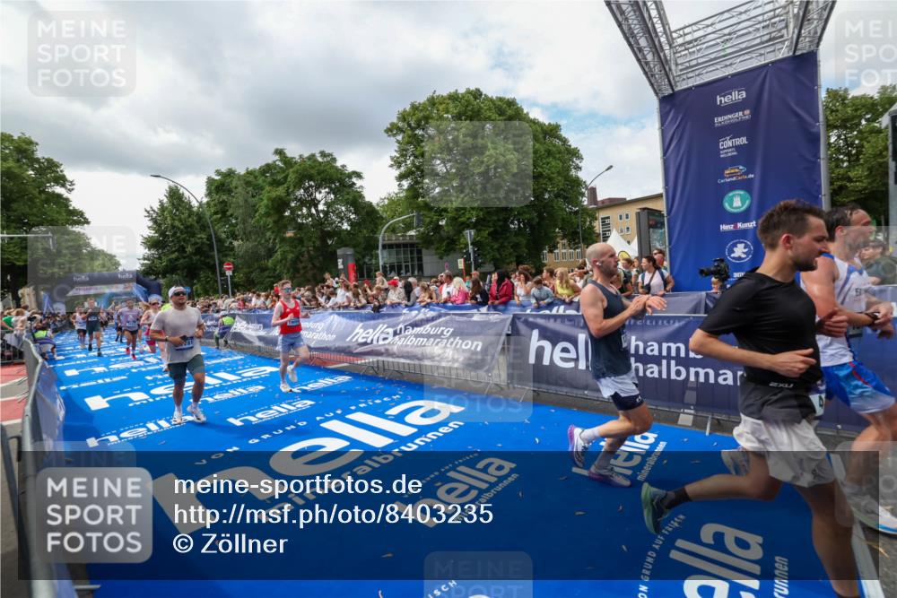 29.06.2025 - hella hamburg halbmarathon Zöllner http://msf.ph/oto/8403235 29.06.2025 10:38:49 Ziel 2296, 2719, 4148, 5248, 6684, 8450, 9264, 9540, 10218, 11055, 11281, 11282, 12772, 13755, 13800, 14093, 15372, 18188, 19004 meine-sportfotos.de