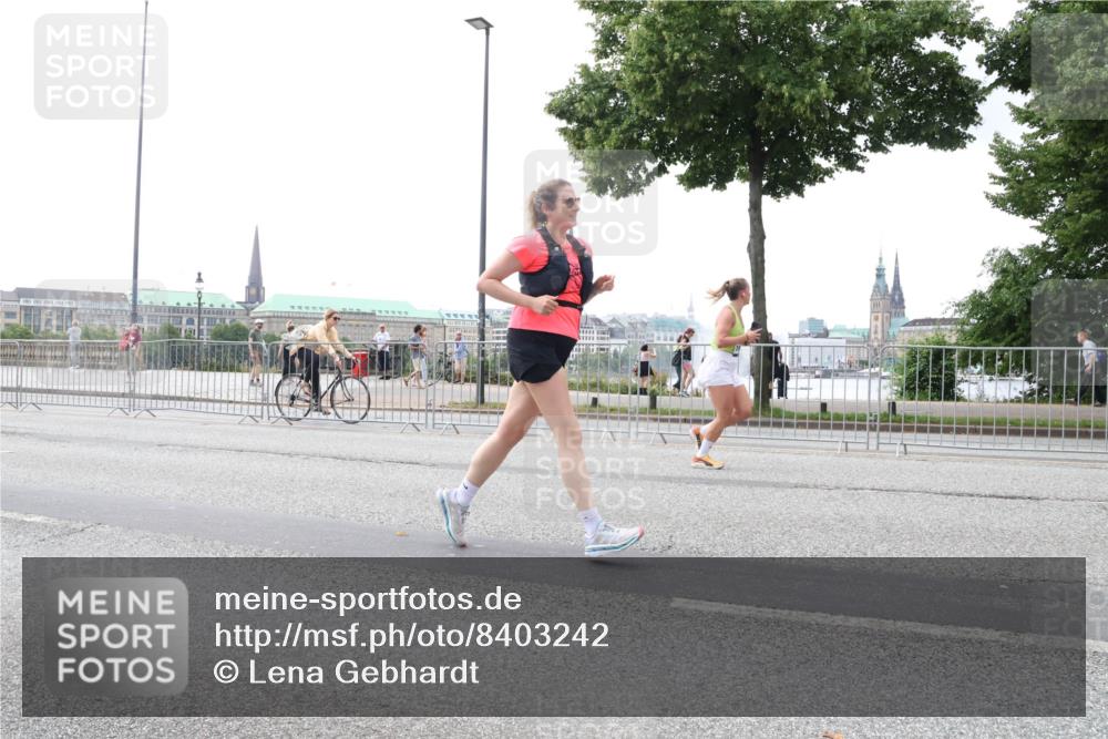 29.06.2025 - hella hamburg halbmarathon Lena Gebhardt http://msf.ph/oto/8403242 29.06.2025 10:50:09 Lombardsbrücke 1040, 1041, 1259, 1487, 1511, 1828, 1888, 2047, 2212, 2466, 2862, 2997, 3203, 3680, 3701, 3710, 3805, 3897, 4090, 4168, 4870, 5076, 5119, 5694, 5749, 5751, 5997, 6680, 6830, 7366, 7677, 7679, 7721, 7722, 7755, 8065, 8254, 9015, 9162, 9605, 9940, 10060, 10286, 10403, 10617, 10683, 11030, 11426, 11696, 11716, 11760, 12079, 12124, 13127, 13128, 13309, 13381, 13744, 13764, 13846, 13887, 14102, 14144, 14505, 14545, 14591, 14692, 14940, 15230, 15626 meine-sportfotos.de