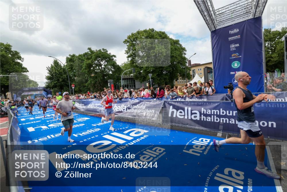 29.06.2025 - hella hamburg halbmarathon Zöllner http://msf.ph/oto/8403244 29.06.2025 10:38:49 Ziel 2296, 2719, 4148, 5248, 6684, 8450, 9264, 9540, 10218, 11055, 11281, 11282, 12772, 13755, 13800, 14093, 15372, 18188, 19004 meine-sportfotos.de