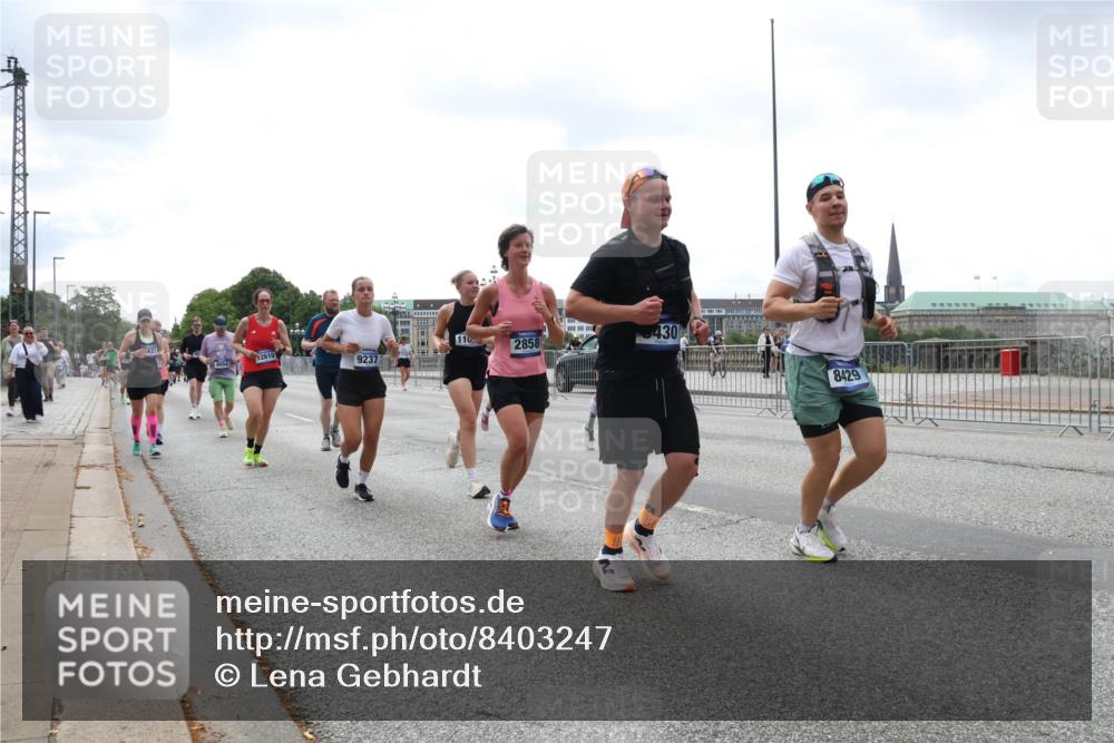 29.06.2025 - hella hamburg halbmarathon Lena Gebhardt http://msf.ph/oto/8403247 29.06.2025 10:40:58 Lombardsbrücke 110, 2858, 430, 2610, 8054, 9237, 8429, 1075, 1317, 1323, 1731, 2042, 2173, 2206, 2299, 2762, 2763, 2805, 2858, 3121, 3306, 3432, 3694, 4044, 4234, 4411, 4412, 4530, 4612, 4638, 4774, 4775, 4906, 4972, 5059, 5086, 5225, 5549, 5753, 6088, 6098, 6163, 6278, 6280, 6289, 6474, 6842, 7293, 7661, 7821, 7829, 7956, 8053, 8054, 8378, 8385, 8429, 8430, 8751, 8769, 8878, 9009, 9237, 9962, 10269, 10407, 10644, 10835, 11053 meine-sportfotos.de
