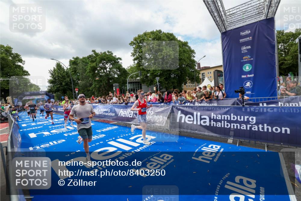 29.06.2025 - hella hamburg halbmarathon Zöllner http://msf.ph/oto/8403250 29.06.2025 10:38:49 Ziel 2296, 2719, 4148, 5248, 6684, 8450, 9264, 9540, 10218, 11055, 11281, 11282, 12772, 13755, 13800, 14093, 15372, 18188, 19004 meine-sportfotos.de