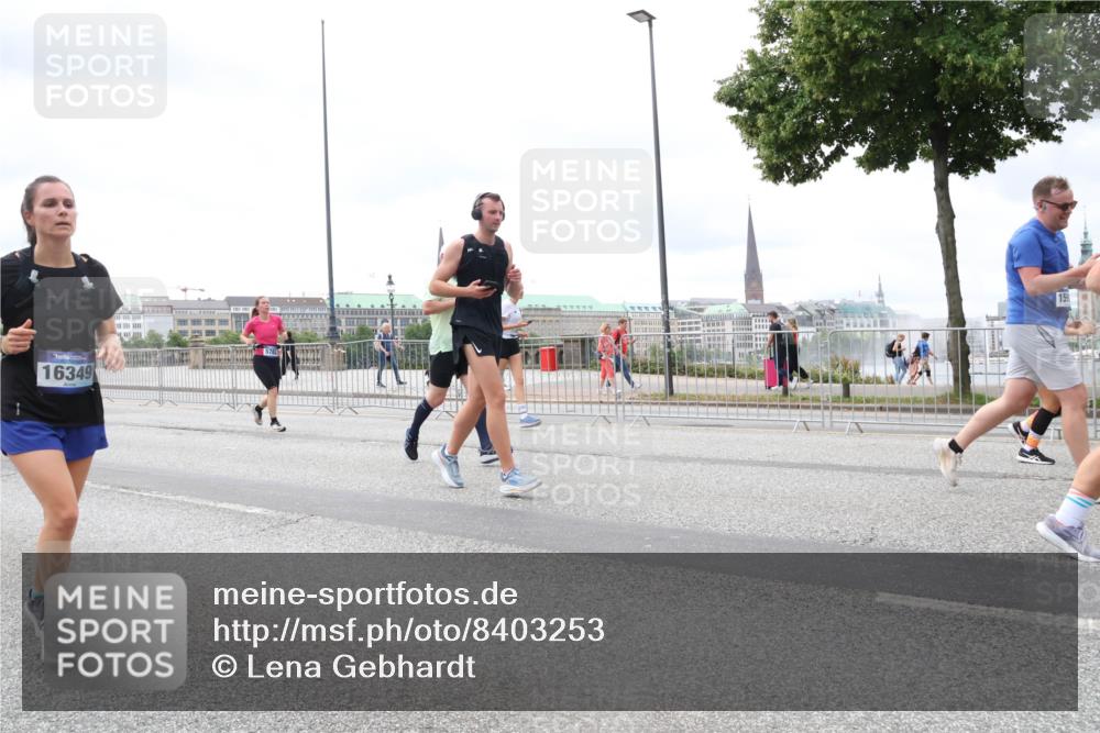 29.06.2025 - hella hamburg halbmarathon Lena Gebhardt http://msf.ph/oto/8403253 29.06.2025 10:58:20 Lombardsbrücke 16349, 159, 1001, 1326, 1388, 1646, 1845, 2043, 2169, 2273, 2275, 2449, 3540, 3644, 3868, 3936, 4117, 4429, 5104, 5159, 5655, 5676, 5732, 5782, 5988, 6010, 6316, 6337, 6825, 6927, 7262, 7556, 7617, 7664, 7783, 7870, 7933, 7977, 7990, 8076, 8439, 8440, 8441, 8442, 8512, 8592, 8701, 8713, 8888, 9123, 9180, 9225, 9239, 9319, 9398, 9436, 9481, 9636, 9832, 9889, 10498 meine-sportfotos.de