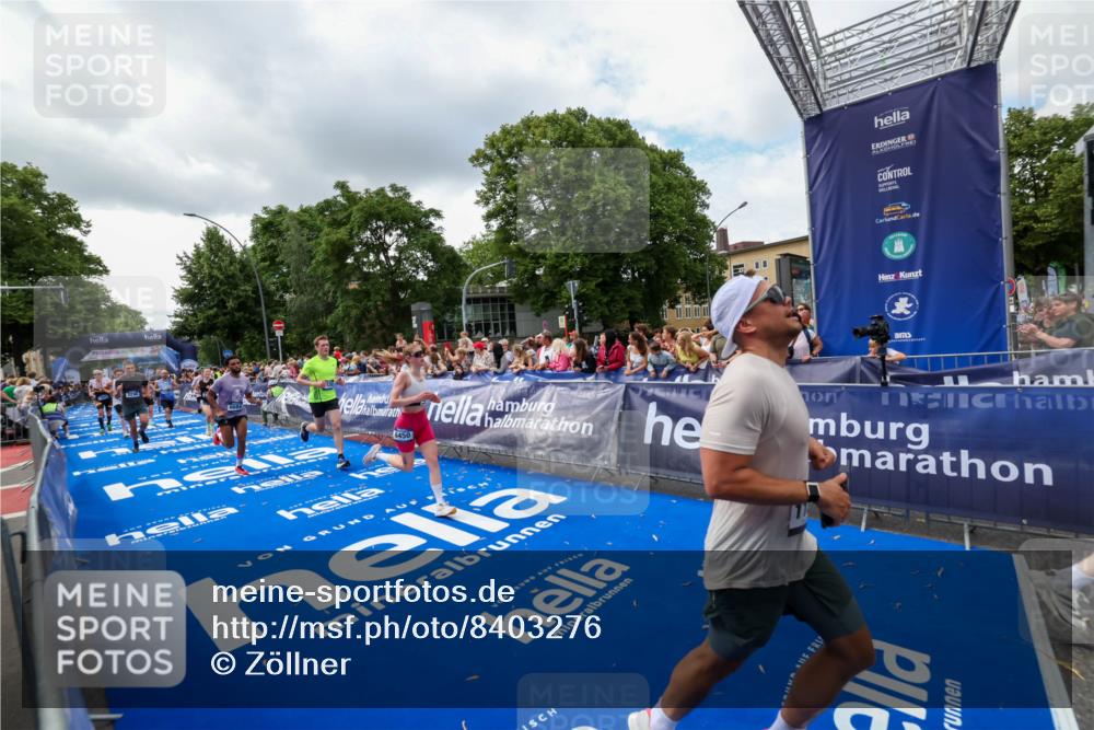 29.06.2025 - hella hamburg halbmarathon Zöllner http://msf.ph/oto/8403276 29.06.2025 10:38:50 Ziel 2296, 2719, 6684, 8450, 9264, 9540, 10218, 11055, 11281, 11282, 13755, 13800, 14093, 15372, 19004 meine-sportfotos.de