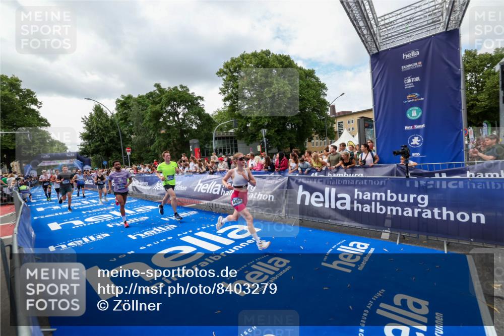 29.06.2025 - hella hamburg halbmarathon Zöllner http://msf.ph/oto/8403279 29.06.2025 10:38:50 Ziel 2296, 2719, 6684, 8450, 9264, 9540, 10218, 11055, 11281, 11282, 13755, 13800, 14093, 15372, 19004 meine-sportfotos.de