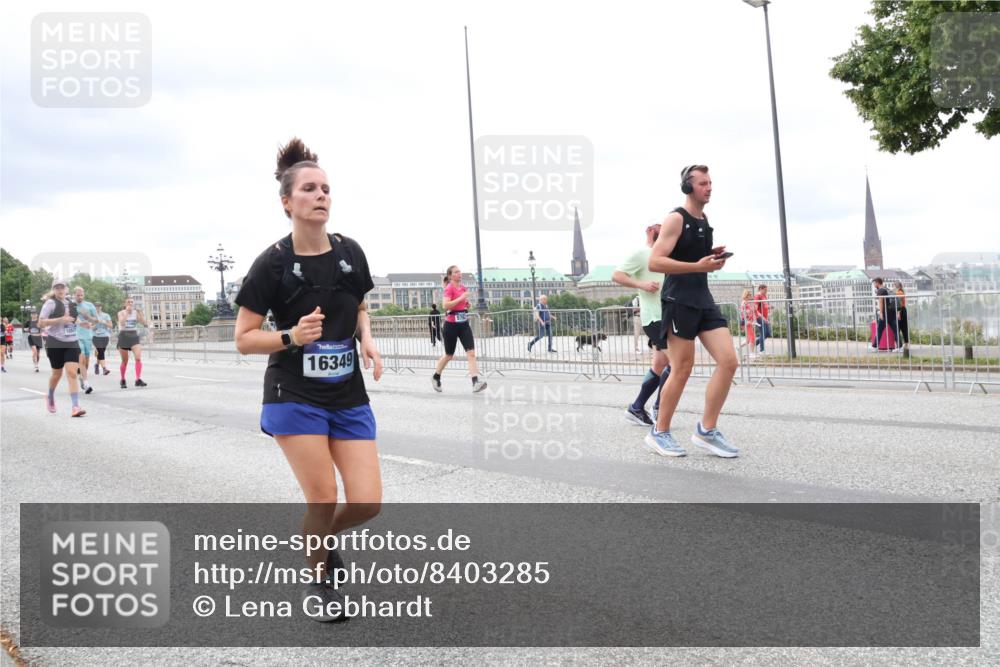 29.06.2025 - hella hamburg halbmarathon Lena Gebhardt http://msf.ph/oto/8403285 29.06.2025 10:58:20 Lombardsbrücke 16349, 1001, 1326, 1388, 1646, 1845, 2043, 2169, 2273, 2275, 2449, 3540, 3644, 3868, 3936, 4117, 4429, 5104, 5159, 5655, 5676, 5732, 5782, 5988, 6010, 6316, 6337, 6825, 6927, 7262, 7556, 7617, 7664, 7783, 7870, 7933, 7977, 7990, 8076, 8439, 8440, 8441, 8442, 8512, 8592, 8701, 8713, 8888, 9123, 9180, 9225, 9239, 9319, 9398, 9436, 9481, 9636, 9832, 9889, 10498 meine-sportfotos.de