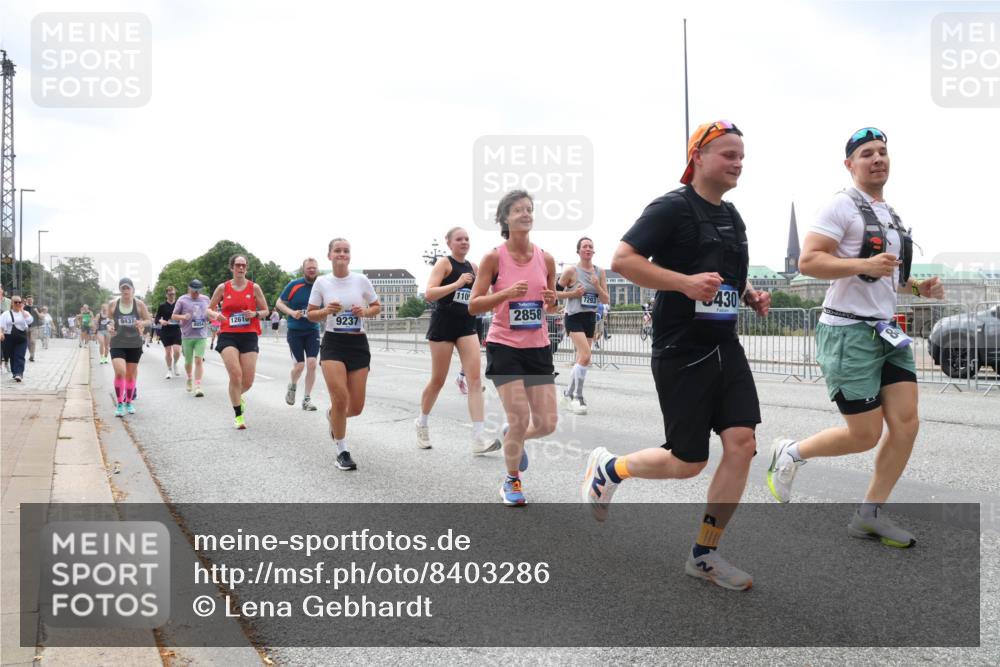 29.06.2025 - hella hamburg halbmarathon Lena Gebhardt http://msf.ph/oto/8403286 29.06.2025 10:40:58 Lombardsbrücke 2858, 1075, 1317, 1323, 1731, 2042, 2173, 2206, 2299, 2762, 2763, 2805, 2858, 3121, 3306, 3432, 3694, 4044, 4234, 4411, 4412, 4530, 4612, 4638, 4774, 4775, 4906, 4972, 5059, 5086, 5225, 5549, 5753, 6088, 6098, 6163, 6278, 6280, 6289, 6474, 6842, 7293, 7661, 7821, 7829, 7956, 8053, 8054, 8378, 8385, 8429, 8430, 8751, 8769, 8878, 9009, 9237, 9962, 10269, 10407, 10644, 10835, 11053 meine-sportfotos.de