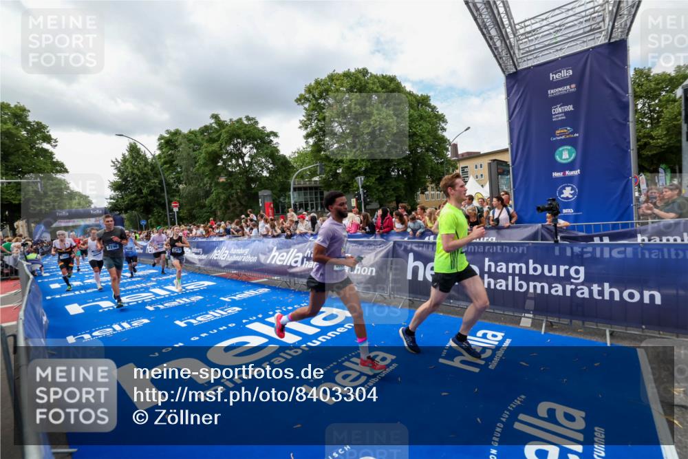 29.06.2025 - hella hamburg halbmarathon Zöllner http://msf.ph/oto/8403304 29.06.2025 10:38:51 Ziel 2296, 2719, 6684, 8450, 9264, 9540, 10218, 11055, 11281, 11282, 13755, 13800, 14093, 15372 meine-sportfotos.de