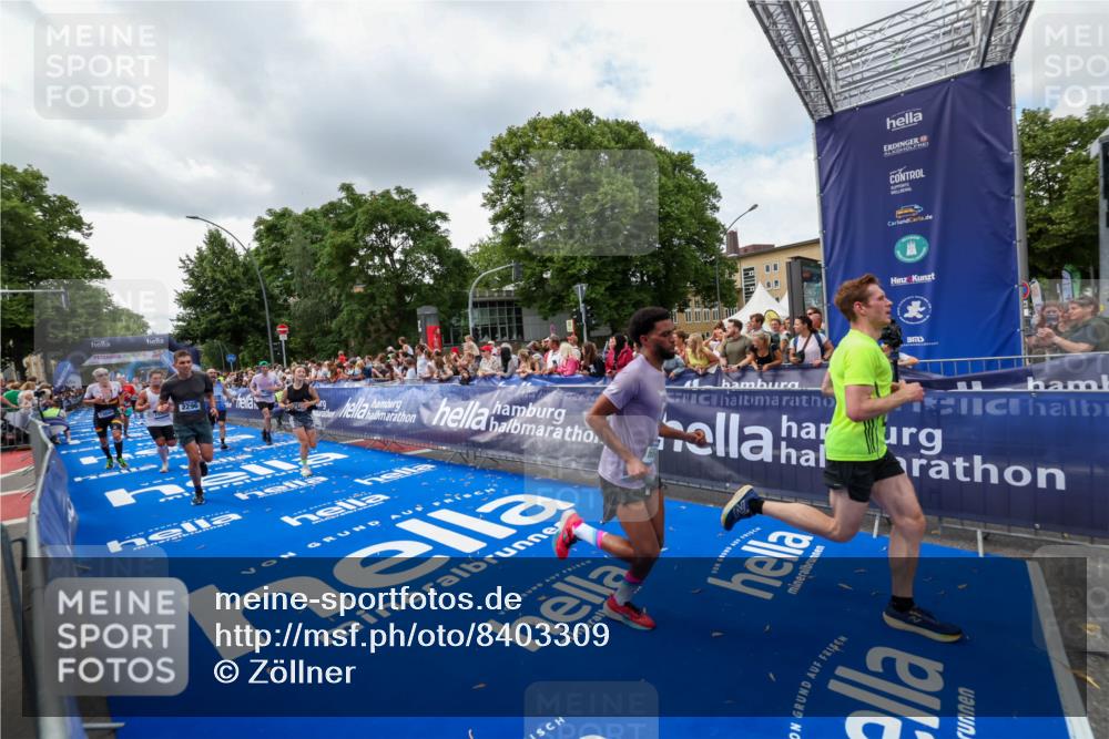 29.06.2025 - hella hamburg halbmarathon Zöllner http://msf.ph/oto/8403309 29.06.2025 10:38:51 Ziel 2296, 2719, 6684, 8450, 9264, 9540, 10218, 11055, 11281, 11282, 13755, 13800, 14093, 15372 meine-sportfotos.de