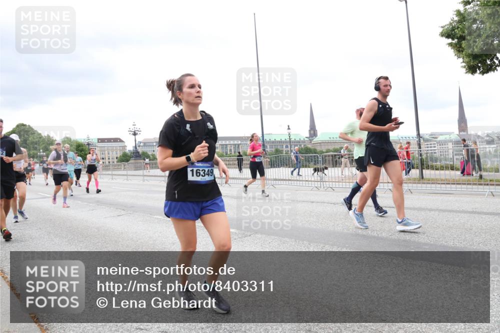 29.06.2025 - hella hamburg halbmarathon Lena Gebhardt http://msf.ph/oto/8403311 29.06.2025 10:58:20 Lombardsbrücke 16349, 1001, 1326, 1388, 1646, 1845, 2043, 2169, 2273, 2275, 2449, 3540, 3644, 3868, 3936, 4117, 4429, 5104, 5159, 5655, 5676, 5732, 5782, 5988, 6010, 6316, 6337, 6825, 6927, 7262, 7556, 7617, 7664, 7783, 7870, 7933, 7977, 7990, 8076, 8439, 8440, 8441, 8442, 8512, 8592, 8701, 8713, 8888, 9123, 9180, 9225, 9239, 9319, 9398, 9436, 9481, 9636, 9832, 9889, 10498 meine-sportfotos.de