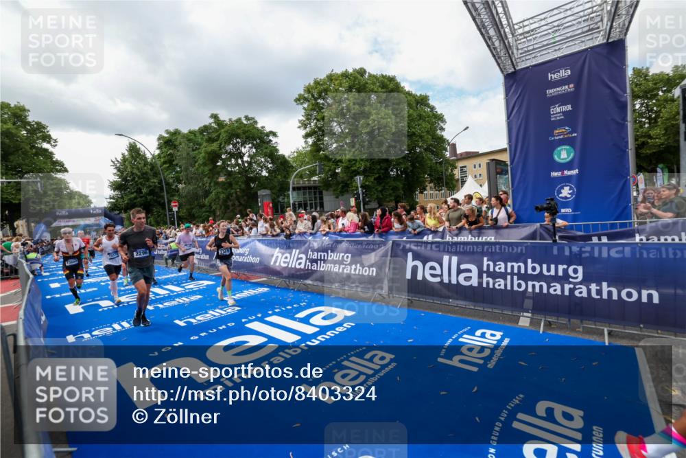 29.06.2025 - hella hamburg halbmarathon Zöllner http://msf.ph/oto/8403324 29.06.2025 10:38:52 Ziel 2296, 2719, 3783, 6684, 9264, 9540, 10218, 11055, 11282, 13755, 13800, 14093, 15257, 15372, 17722 meine-sportfotos.de