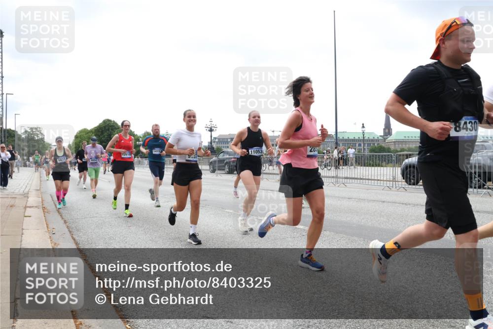 29.06.2025 - hella hamburg halbmarathon Lena Gebhardt http://msf.ph/oto/8403325 29.06.2025 10:40:59 Lombardsbrücke 9437, 12610, 14152, 11053, 289, 8430, 1075, 1317, 1323, 1731, 2042, 2173, 2206, 2229, 2299, 2762, 2763, 2805, 2858, 3121, 3306, 3432, 3694, 4044, 4234, 4411, 4412, 4530, 4612, 4638, 4774, 4775, 4906, 4972, 5059, 5086, 5225, 5549, 5753, 6088, 6098, 6163, 6278, 6280, 6289, 6474, 6842, 7293, 7661, 7821, 7829, 7956, 8053, 8054, 8293, 8378, 8385, 8429, 8430, 8751, 8769, 8878, 9009, 9237, 9962, 10269, 10407, 10644, 10835, 11053 meine-sportfotos.de