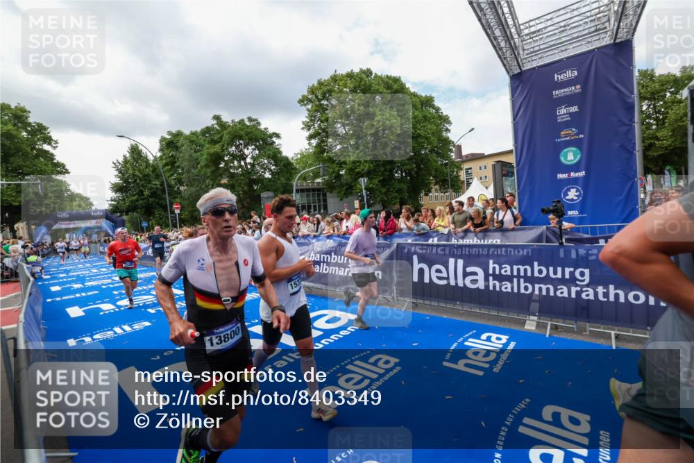 29.06.2025 - hella hamburg halbmarathon Zöllner http://msf.ph/oto/8403349 29.06.2025 10:38:54 Ziel 2296, 2719, 2980, 3783, 8958, 9264, 9540, 10218, 11055, 13755, 13800, 14093, 15257, 15372, 17722 meine-sportfotos.de