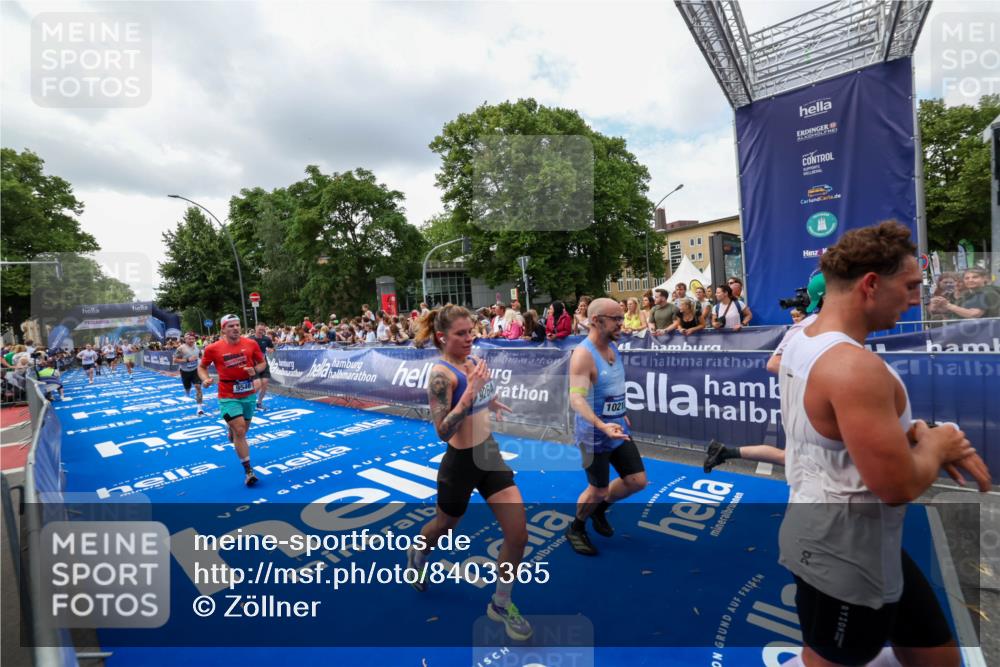 29.06.2025 - hella hamburg halbmarathon Zöllner http://msf.ph/oto/8403365 29.06.2025 10:38:54 Ziel 2296, 2719, 2980, 3783, 8958, 9264, 9540, 10218, 11055, 13755, 13800, 14093, 15257, 15372, 17722 meine-sportfotos.de