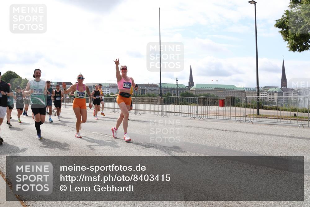 29.06.2025 - hella hamburg halbmarathon Lena Gebhardt http://msf.ph/oto/8403415 29.06.2025 10:16:25 Lombardsbrücke 10139, 1780, 11344, 1599, 727, 1212, 11345, 1156, 1212, 1244, 1308, 1599, 1651, 1825, 2071, 2076, 2165, 2347, 2436, 2803, 2835, 2912, 3030, 3134, 3156, 3176, 3484, 3648, 3687, 4478, 4583, 4637, 4828, 5036, 5037, 5046, 5294, 5423, 6024, 6488, 7158, 7358, 7753, 7897, 8169, 8274, 8295, 8317, 8554, 8597, 8645, 8707, 8847, 8857, 9601, 9628, 9664, 9676, 9784, 9802, 9810, 9881, 10076, 10107, 10139, 10141, 10183, 10232, 10292, 10844, 10990, 11113, 11344, 11345, 11818 meine-sportfotos.de