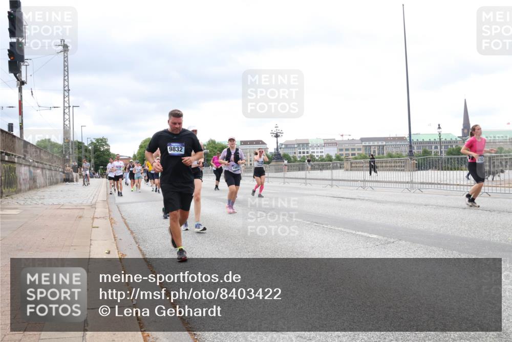 29.06.2025 - hella hamburg halbmarathon Lena Gebhardt http://msf.ph/oto/8403422 29.06.2025 10:58:21 Lombardsbrücke 9832, 10937, 1001, 1326, 1388, 1646, 1845, 2043, 2169, 2273, 2275, 2449, 3540, 3644, 3868, 3936, 4117, 4429, 5104, 5159, 5655, 5676, 5732, 5782, 5988, 6010, 6316, 6337, 6825, 6927, 7262, 7556, 7617, 7664, 7783, 7870, 7933, 7977, 7990, 8076, 8439, 8440, 8441, 8442, 8512, 8592, 8701, 8713, 8888, 9123, 9180, 9225, 9239, 9319, 9398, 9436, 9481, 9636, 9832, 9889, 9960, 10498 meine-sportfotos.de