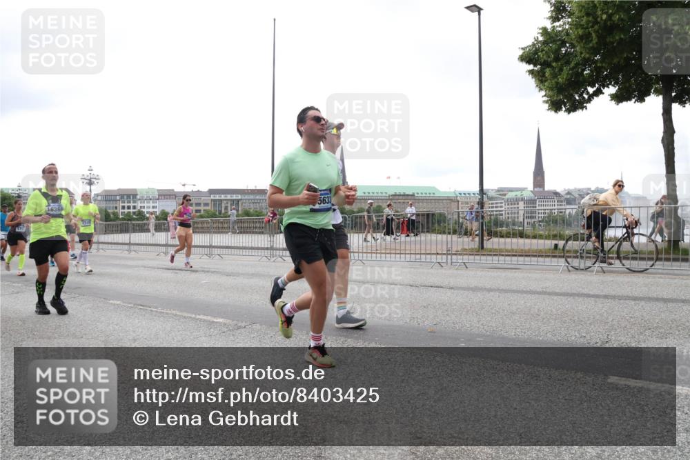 29.06.2025 - hella hamburg halbmarathon Lena Gebhardt http://msf.ph/oto/8403425 29.06.2025 10:50:10 Lombardsbrücke 5751, 16365, 5749, 5633, 1040, 1041, 1259, 1487, 1511, 1828, 2047, 2212, 2466, 2862, 2997, 3203, 3680, 3701, 3710, 3805, 3897, 4090, 4168, 4870, 5076, 5119, 5694, 5749, 5751, 5997, 6680, 6830, 7366, 7677, 7679, 7721, 7722, 7755, 8065, 8254, 9015, 9605, 9940, 10060, 10286, 10403, 10617, 10683, 11030, 11426, 11696, 11716, 11760, 12079, 12124, 13127, 13128, 13309, 13381, 13744, 13764, 13846, 13887, 14102, 14144, 14505, 14545, 14591, 14692, 14940, 15230, 15626 meine-sportfotos.de