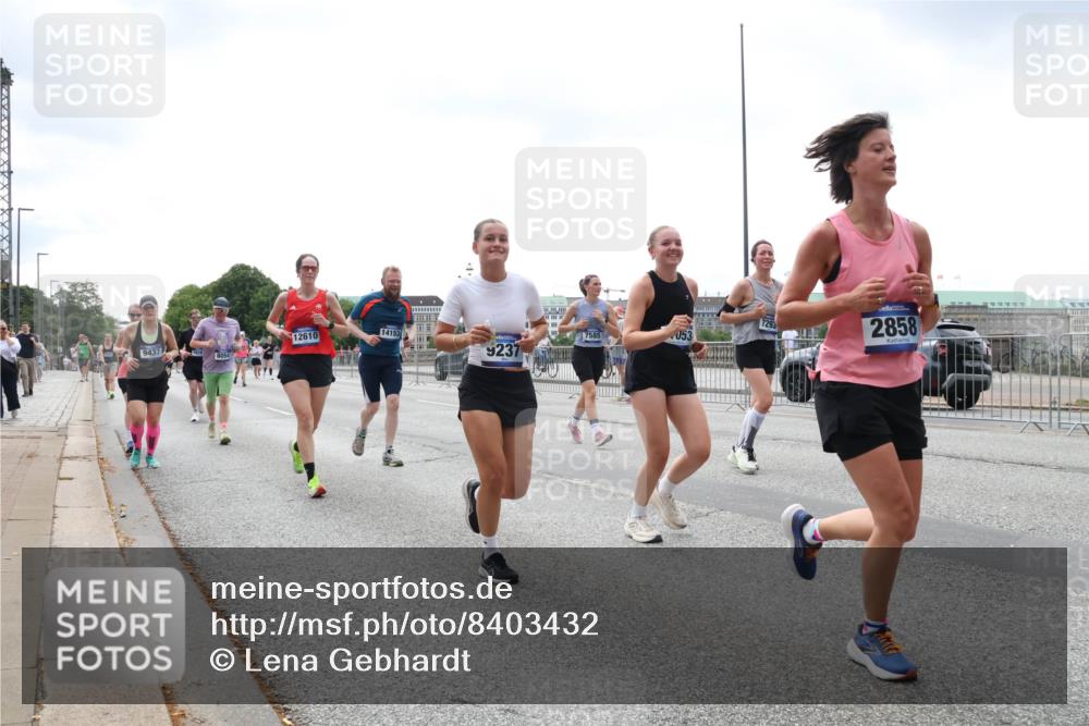 29.06.2025 - hella hamburg halbmarathon Lena Gebhardt http://msf.ph/oto/8403432 29.06.2025 10:40:59 Lombardsbrücke 12610, 14153, 7585, 9437, 8054, 9237, 053, 2858, 1075, 1317, 1323, 1731, 2042, 2173, 2206, 2229, 2299, 2762, 2763, 2805, 2858, 3121, 3306, 3432, 3694, 4044, 4234, 4411, 4412, 4530, 4612, 4638, 4774, 4775, 4906, 4972, 5059, 5086, 5225, 5549, 5753, 6088, 6098, 6163, 6278, 6280, 6289, 6474, 6842, 7293, 7661, 7821, 7829, 7956, 8053, 8054, 8293, 8378, 8385, 8429, 8430, 8751, 8769, 8878, 9009, 9237, 9962, 10269, 10407, 10644, 10835, 11053 meine-sportfotos.de
