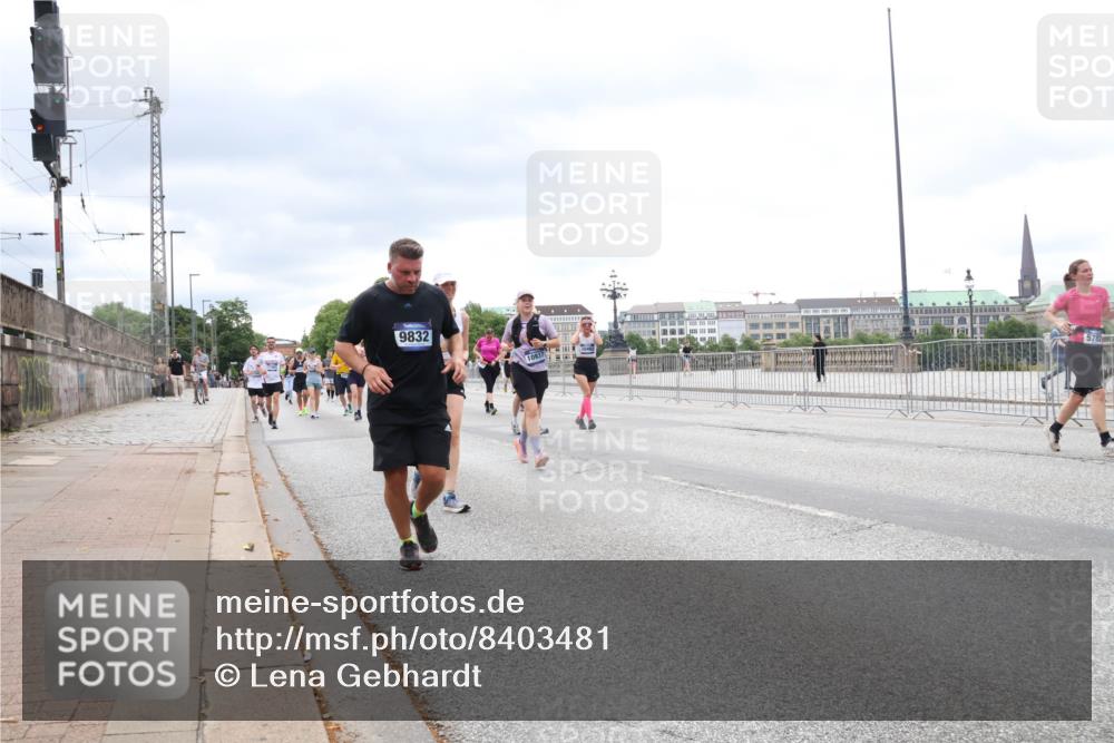 29.06.2025 - hella hamburg halbmarathon Lena Gebhardt http://msf.ph/oto/8403481 29.06.2025 10:58:21 Lombardsbrücke 9832, 1001, 1326, 1388, 1646, 1845, 2043, 2169, 2273, 2275, 2449, 3540, 3644, 3868, 3936, 4117, 4429, 5104, 5159, 5655, 5676, 5732, 5782, 5988, 6010, 6316, 6337, 6825, 6927, 7262, 7556, 7617, 7664, 7783, 7870, 7933, 7977, 7990, 8076, 8439, 8440, 8441, 8442, 8512, 8592, 8701, 8713, 8888, 9123, 9180, 9225, 9239, 9319, 9398, 9436, 9481, 9636, 9832, 9889, 9960, 10498 meine-sportfotos.de