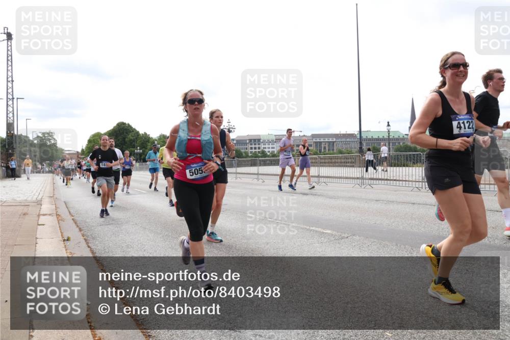 29.06.2025 - hella hamburg halbmarathon Lena Gebhardt http://msf.ph/oto/8403498 29.06.2025 10:24:03 Lombardsbrücke 505, 1750, 4122, 1005, 1009, 1304, 1389, 1444, 1545, 2125, 2132, 2489, 3013, 3185, 3285, 3579, 4122, 4597, 4646, 4684, 4719, 4990, 4993, 5039, 5055, 5160, 5258, 5260, 5358, 5661, 5954, 6524, 6526, 6747, 7013, 7426, 7528, 7920, 8031, 8141, 8149, 8167, 8181, 8187, 8297, 8502, 8676, 8717, 9063, 9217, 9603, 9715, 10649, 11044, 11300, 11306, 11347, 11415, 11454, 11793, 12210, 13149, 13711, 14521, 15739, 15853 meine-sportfotos.de