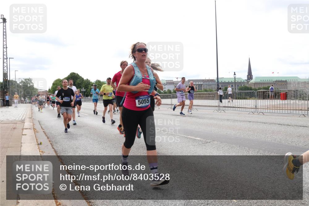 29.06.2025 - hella hamburg halbmarathon Lena Gebhardt http://msf.ph/oto/8403528 29.06.2025 10:24:04 Lombardsbrücke 5055, 1005, 1009, 1304, 1389, 1444, 1545, 2125, 2132, 2477, 2489, 3013, 3185, 3285, 3579, 4122, 4162, 4597, 4646, 4684, 4719, 4990, 4993, 5039, 5055, 5160, 5258, 5260, 5358, 5661, 5954, 6478, 6524, 6526, 6747, 7013, 7426, 7528, 7920, 8031, 8141, 8149, 8167, 8181, 8187, 8297, 8502, 8676, 8717, 9063, 9217, 9603, 9715, 10649, 11044, 11300, 11306, 11347, 11415, 11454, 11793, 12210, 13149, 13711, 14521, 15739, 15853 meine-sportfotos.de