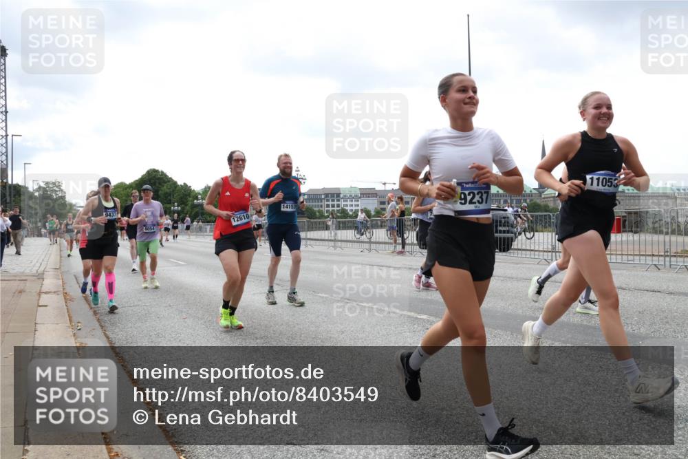 29.06.2025 - hella hamburg halbmarathon Lena Gebhardt http://msf.ph/oto/8403549 29.06.2025 10:40:59 Lombardsbrücke 9437, 14153, 12610, 8054, 9237, 11053, 1075, 1317, 1323, 1731, 2042, 2173, 2206, 2229, 2299, 2762, 2763, 2805, 2858, 3121, 3306, 3432, 3694, 4044, 4234, 4411, 4412, 4530, 4612, 4638, 4774, 4775, 4906, 4972, 5059, 5086, 5225, 5549, 5753, 6088, 6098, 6163, 6278, 6280, 6289, 6474, 6842, 7293, 7661, 7821, 7829, 7956, 8053, 8054, 8293, 8378, 8385, 8429, 8430, 8751, 8769, 8878, 9009, 9237, 9962, 10269, 10407, 10644, 10835, 11053 meine-sportfotos.de