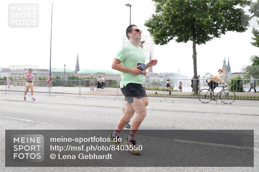 29.06.2025 - hella hamburg halbmarathon Lena Gebhardt http://msf.ph/oto/8403550 29.06.2025 10:50:11 Lombardsbrücke 1040, 1041, 1259, 1487, 1511, 1828, 2047, 2212, 2862, 2997, 3203, 3680, 3701, 3710, 3805, 3897, 4090, 4168, 4870, 5076, 5119, 5694, 5749, 5751, 5997, 6680, 6830, 7366, 7677, 7679, 7721, 7722, 7755, 8065, 8254, 8299, 9015, 9605, 9940, 10060, 10286, 10403, 10617, 10683, 11030, 11426, 11696, 11716, 11760, 12079, 12124, 13127, 13128, 13309, 13381, 13744, 13764, 13846, 13887, 14102, 14144, 14505, 14545, 14591, 14692, 14940, 15230, 15626 meine-sportfotos.de