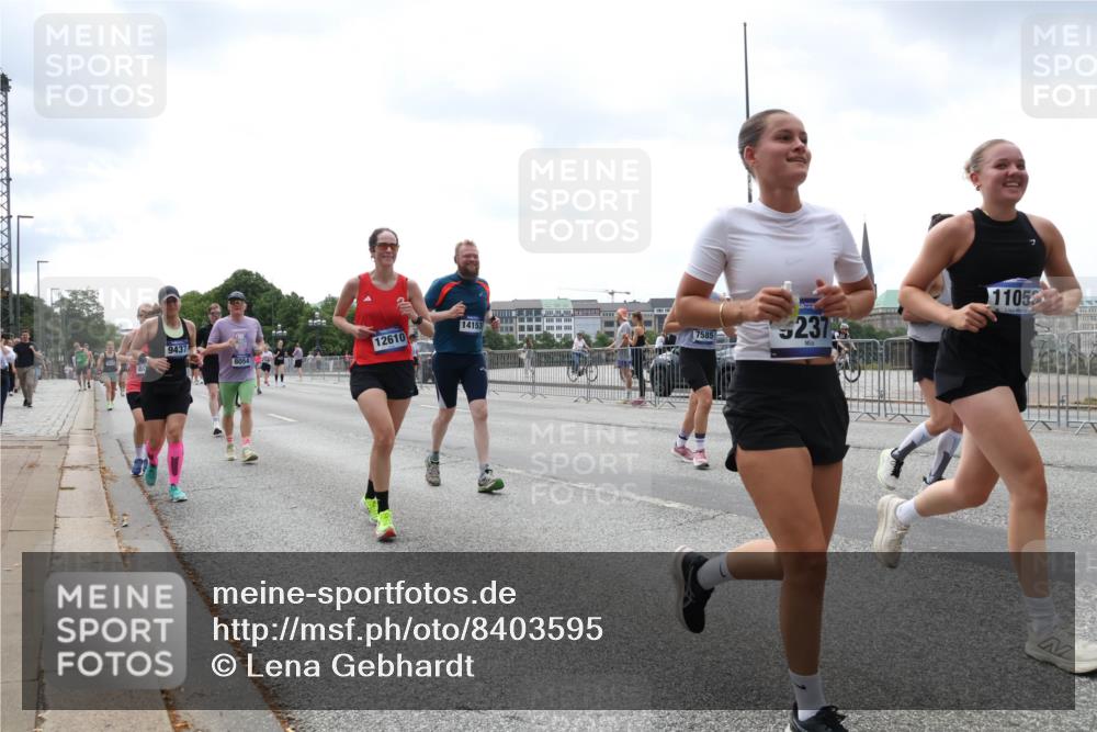 29.06.2025 - hella hamburg halbmarathon Lena Gebhardt http://msf.ph/oto/8403595 29.06.2025 10:41:00 Lombardsbrücke 9437, 12610, 8054, 14153, 7585, 237, 11052, 1075, 1317, 1323, 1731, 2042, 2173, 2206, 2229, 2299, 2762, 2805, 2858, 3121, 3306, 3432, 3694, 4044, 4234, 4411, 4412, 4530, 4612, 4638, 4774, 4775, 4906, 4972, 5086, 5225, 5549, 5753, 6088, 6098, 6163, 6278, 6280, 6289, 6474, 6842, 7293, 7661, 7821, 7829, 7956, 8053, 8054, 8293, 8378, 8385, 8429, 8430, 8751, 8769, 8878, 8992, 9009, 9237, 9962, 10269, 10407, 10644, 10835, 11053 meine-sportfotos.de