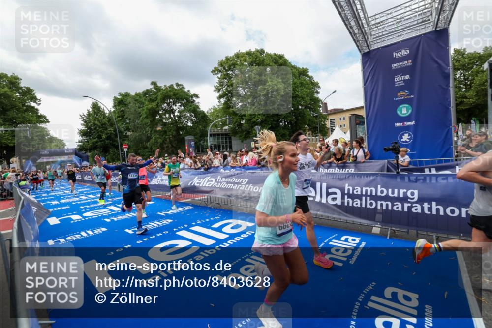 29.06.2025 - hella hamburg halbmarathon Zöllner http://msf.ph/oto/8403628 29.06.2025 10:39:07 Ziel 1164, 1445, 1803, 2262, 4359, 4759, 6682, 6686, 6687, 11447, 11619, 12137, 15561, 15873, 16820, 18734, 19151 meine-sportfotos.de